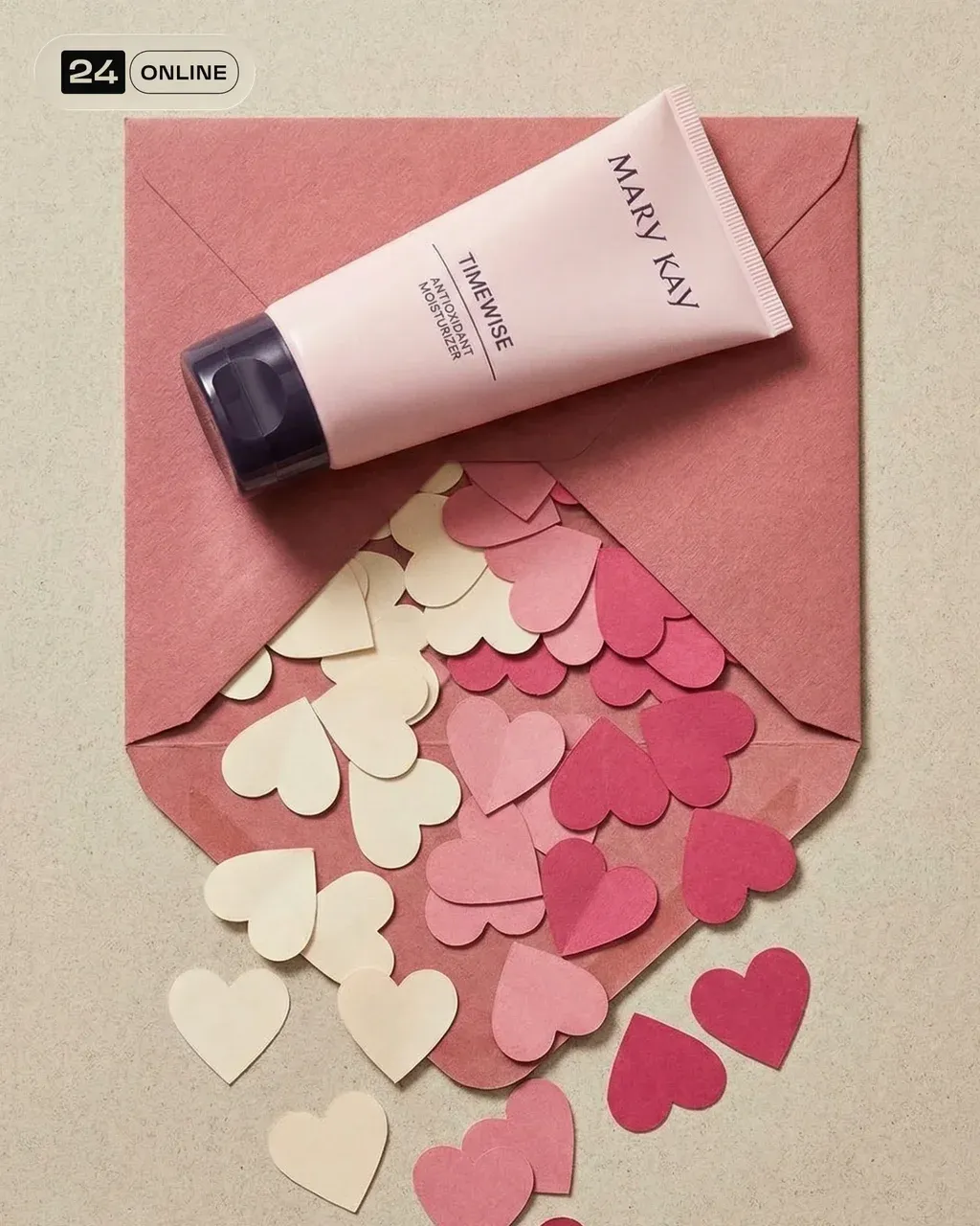 The object lies on an envelope made of thick rose-colored