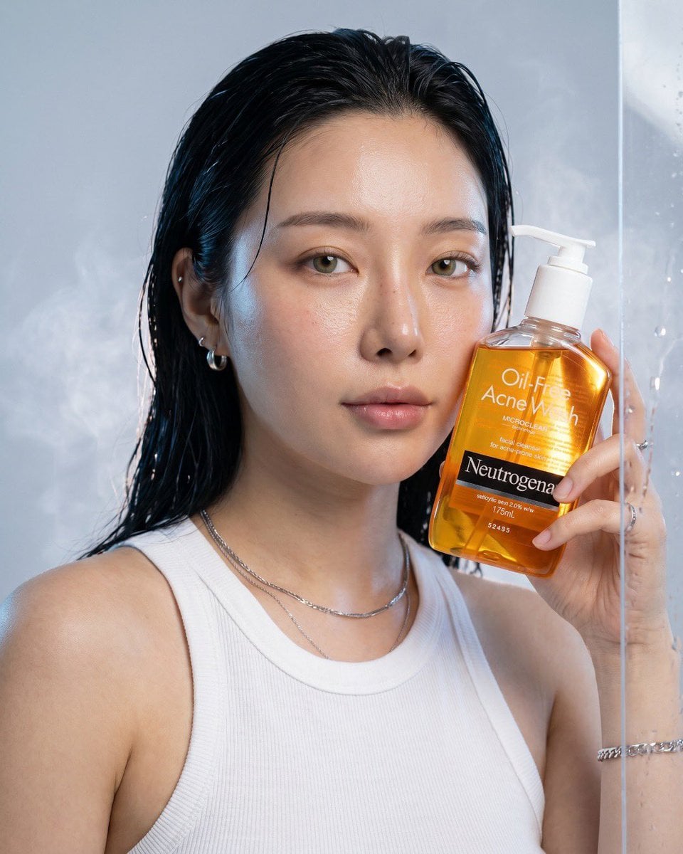 Ultra-realistic luxury skincare advertisement for Neutrogena Oil-Free Acne Wash, premium …